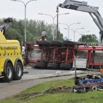 Auto snijdt truck: ravage in België