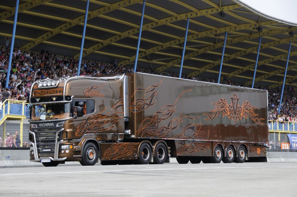 Ontlading bij Special Paint en Showtrucks