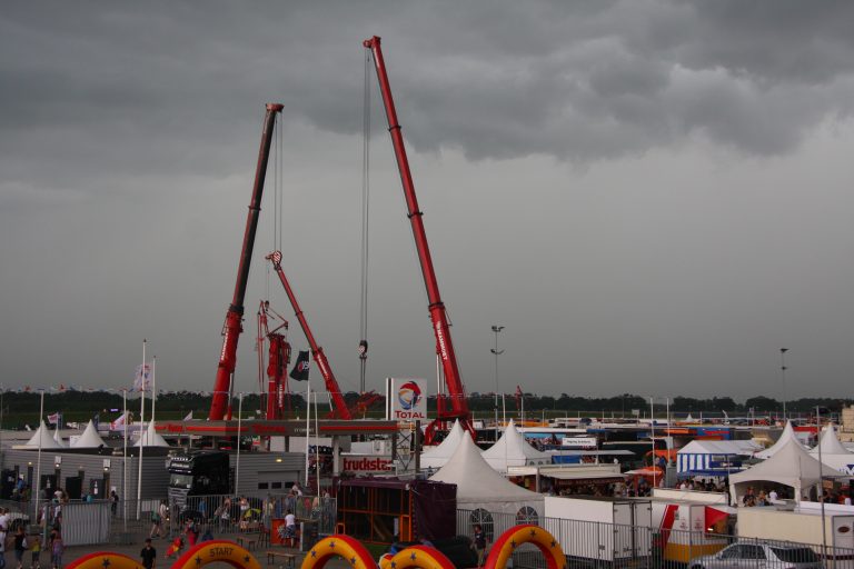 Regenfront trekt over Truckstar Festival