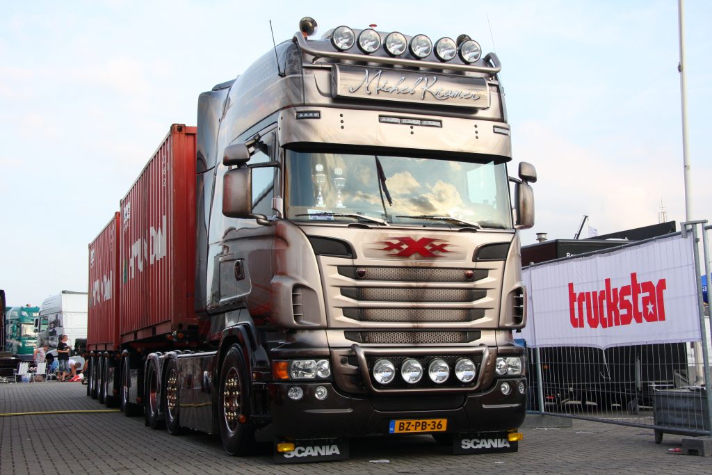 Ontlading bij Special Paint en Showtrucks