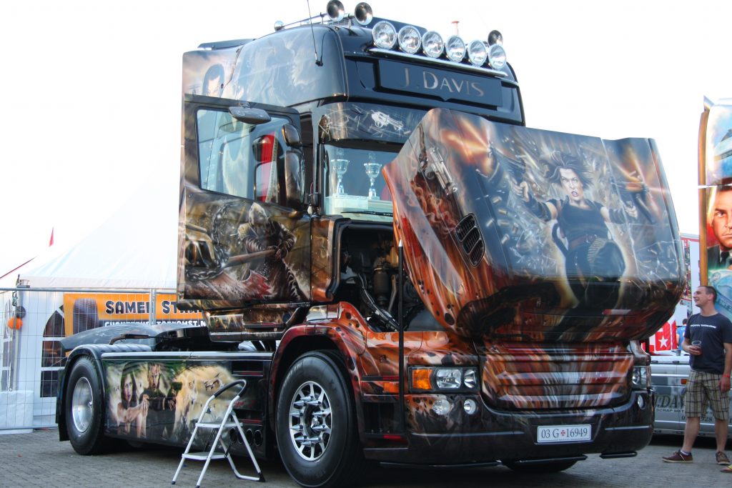 Ontlading bij Special Paint en Showtrucks