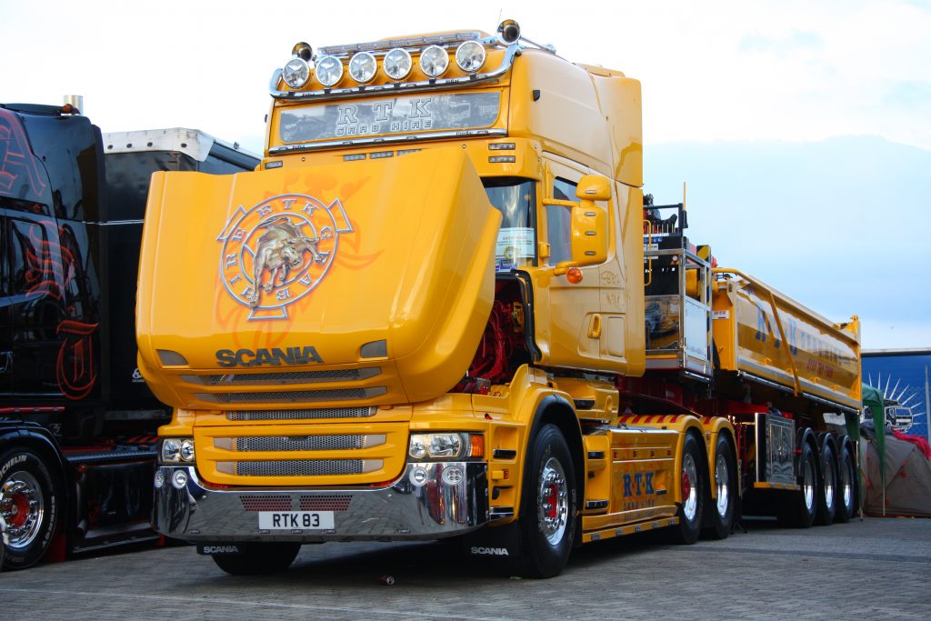 Ontlading bij Special Paint en Showtrucks