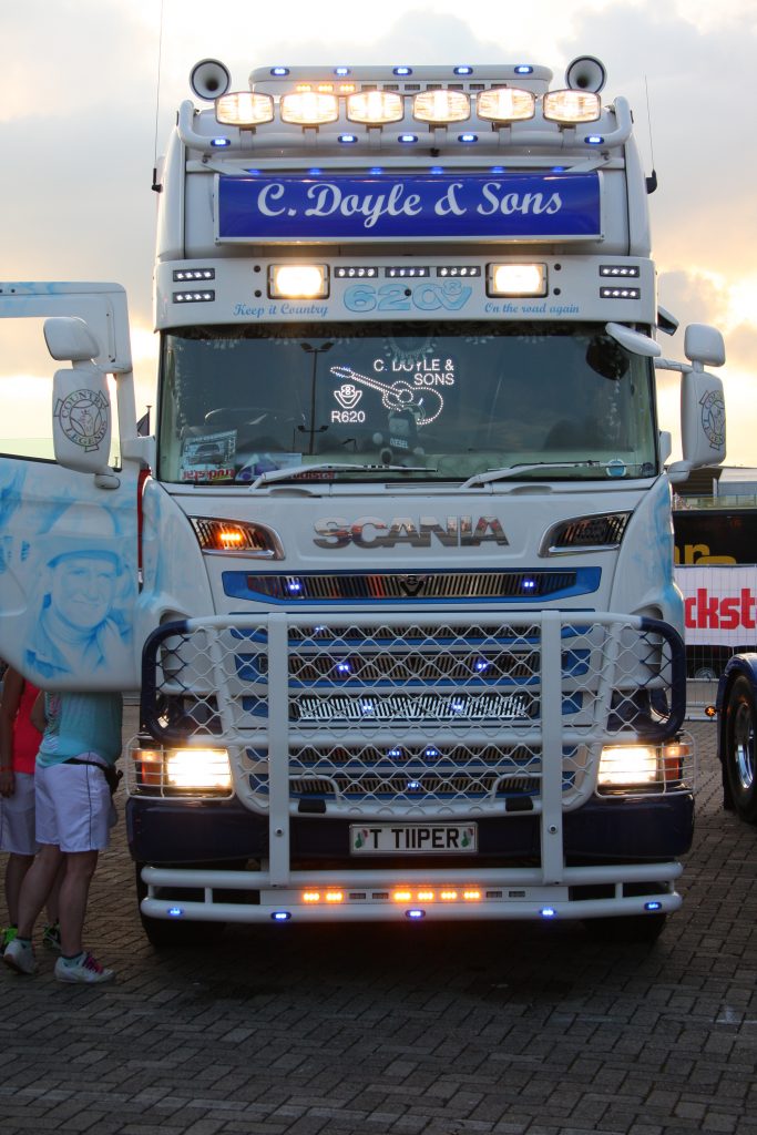 Ontlading bij Special Paint en Showtrucks