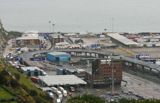 Illegalen gered uit bulktrailer Dover