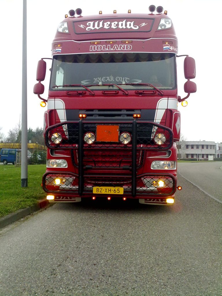 daf xf 105 6×2 weeda met lampies aan