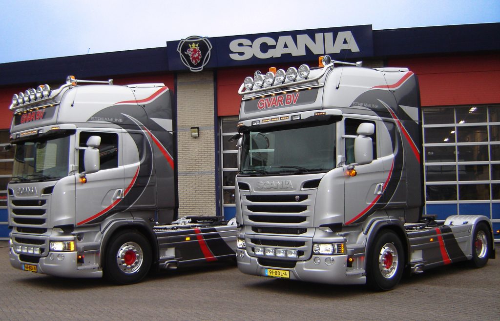Twee V8 Scania's voor Givar