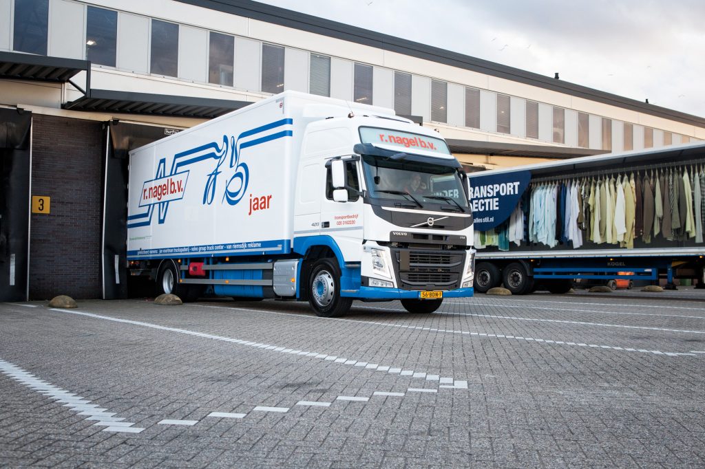 Nieuwe Volvo FM R. Nagel voor transport en cursus