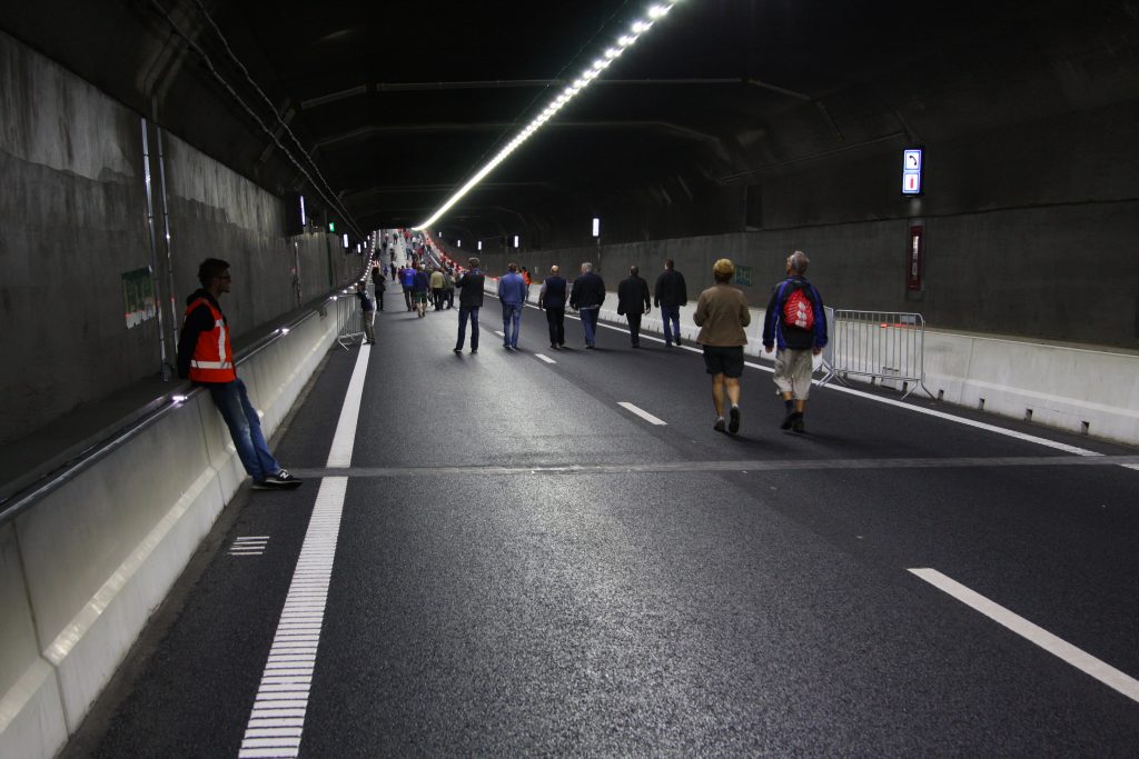 Oude gerenoveerde Coentunnel