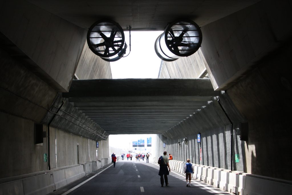 Oude gerenoveerde Coentunnel