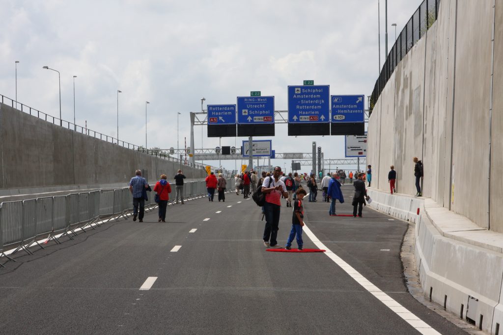 Oude gerenoveerde Coentunnel