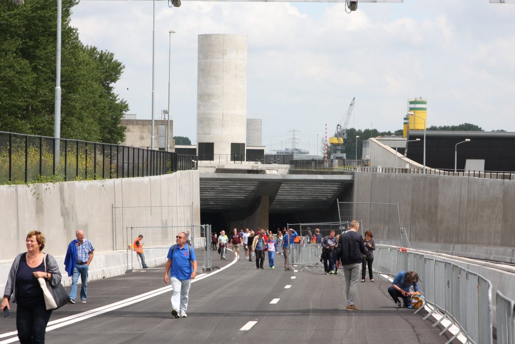 Oude gerenoveerde Coentunnel