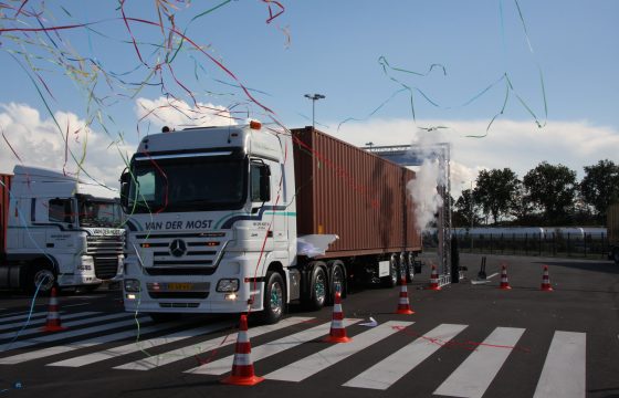 Feest op Rotterdamse truckparking