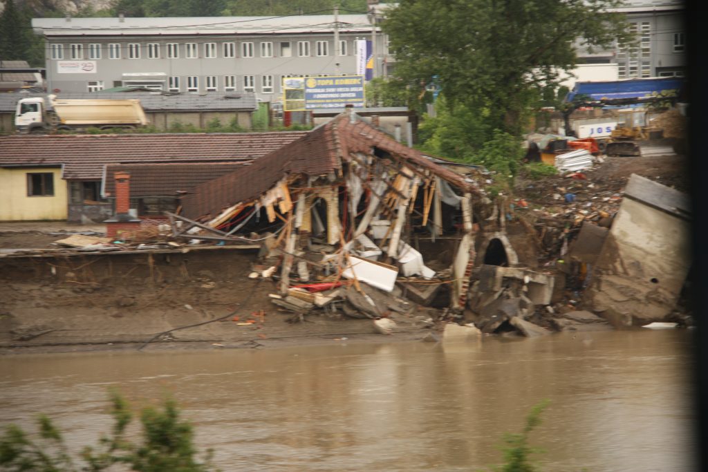 Bosnië overstroming hulptransport