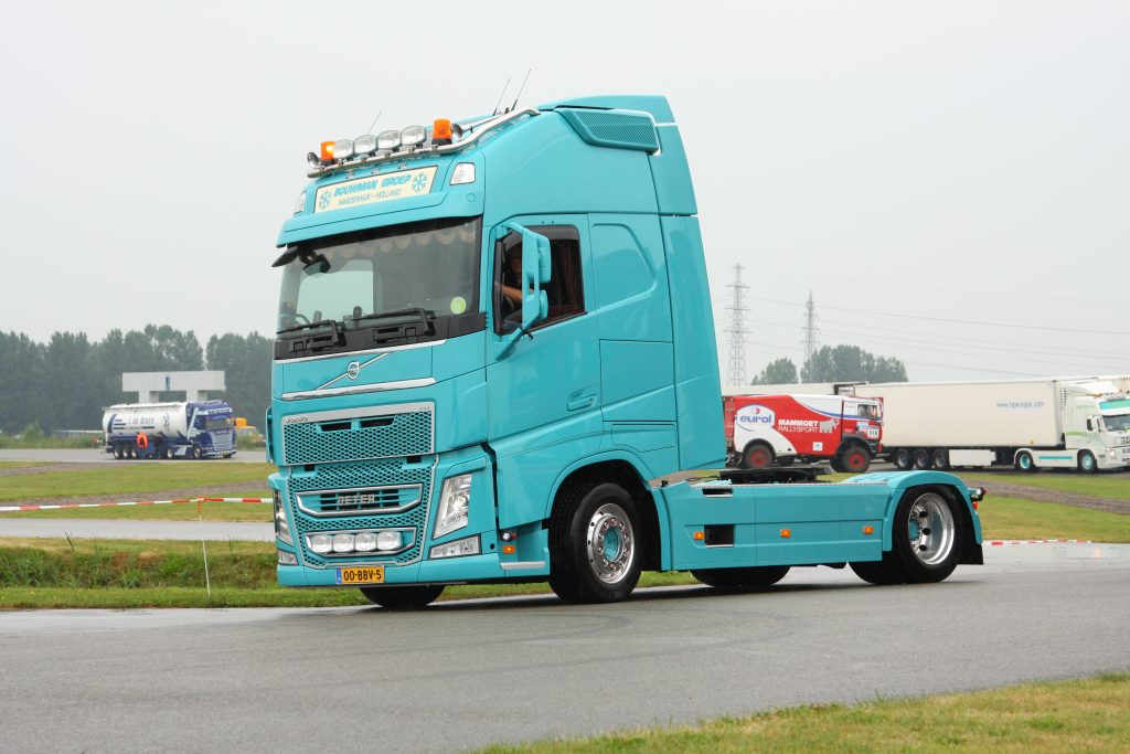 Truckstar Festival 2014 binnenrijden