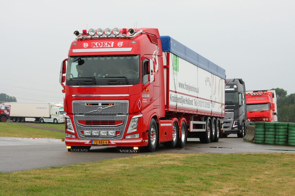 Truckstar Festival 2014 binnenrijden