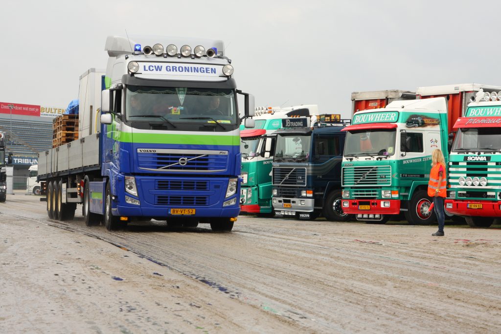 Truckstar Festival 2014 binnenrijden