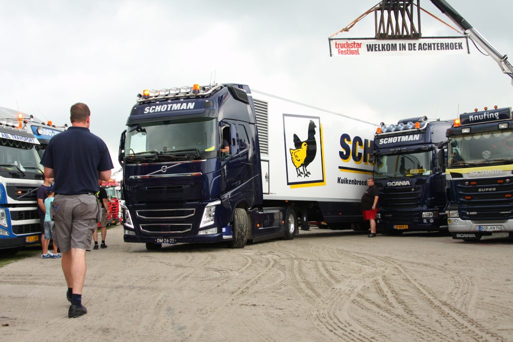 Truckstar Festival 2014 binnenrijden