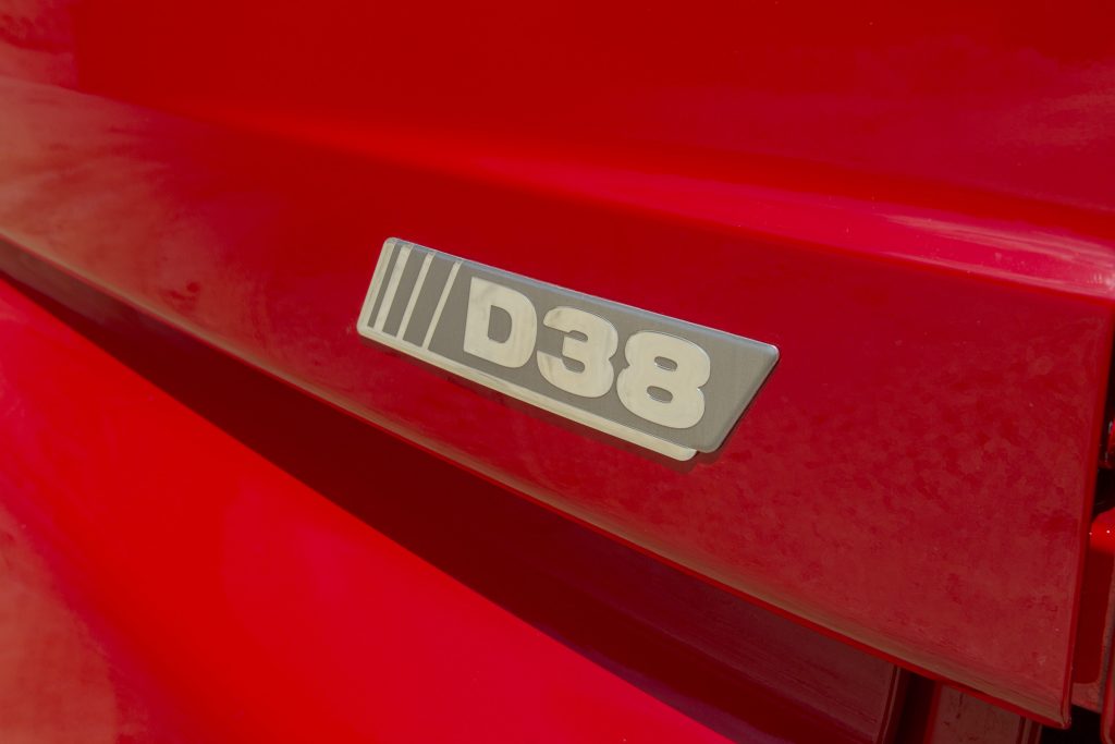 D38