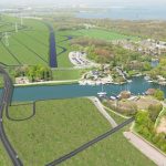 Heipalen schieten de grond in bij aquaduct Muiden