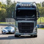 Volvo FH Dual Clutch vs Koenigsegg One:1