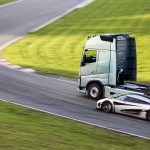 Volvo FH Dual Clutch vs Koenigsegg One:1