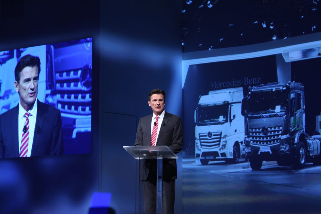 Daimler verkoopt bijna half miljoen trucks