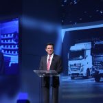 Daimler verkoopt bijna half miljoen trucks