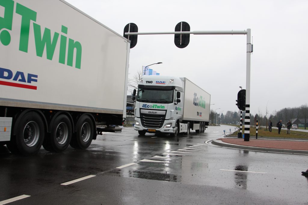 DAF TNO EcoTwin platooning