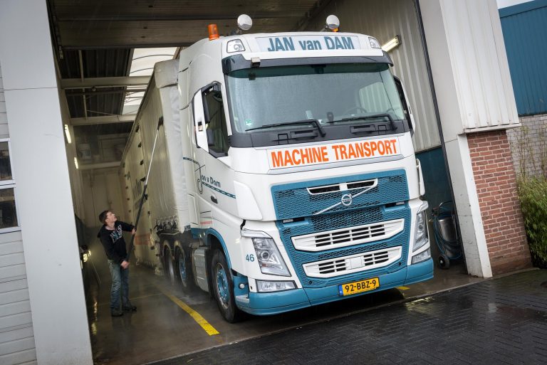 Zware Volvo's voor Jan van Dam