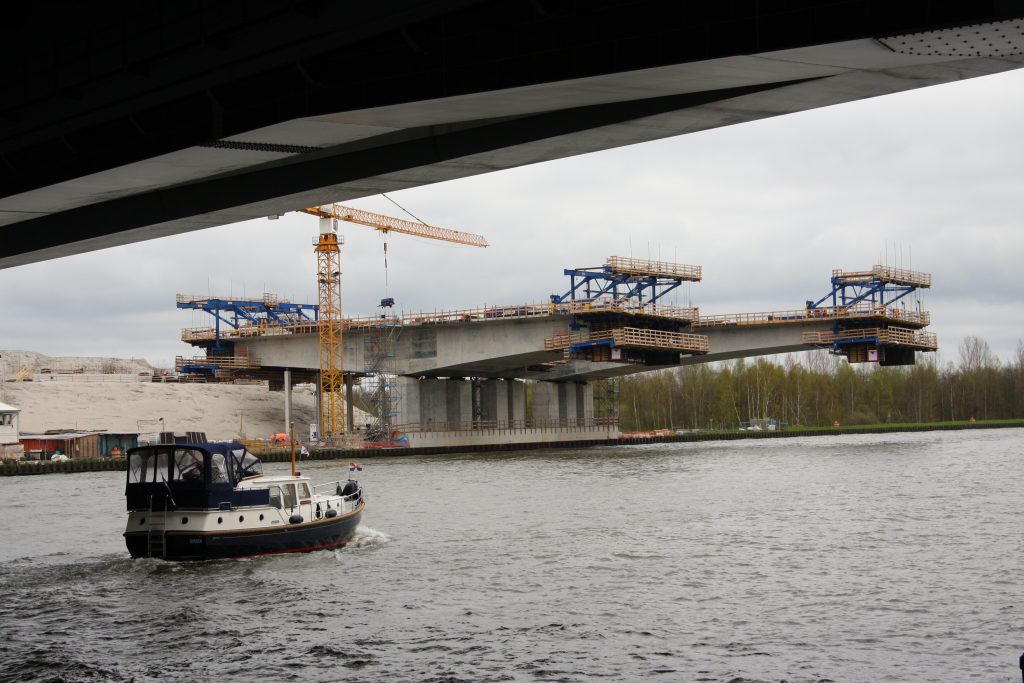 Nieuwe brug A9 Amsterdam-Rijnkanaal