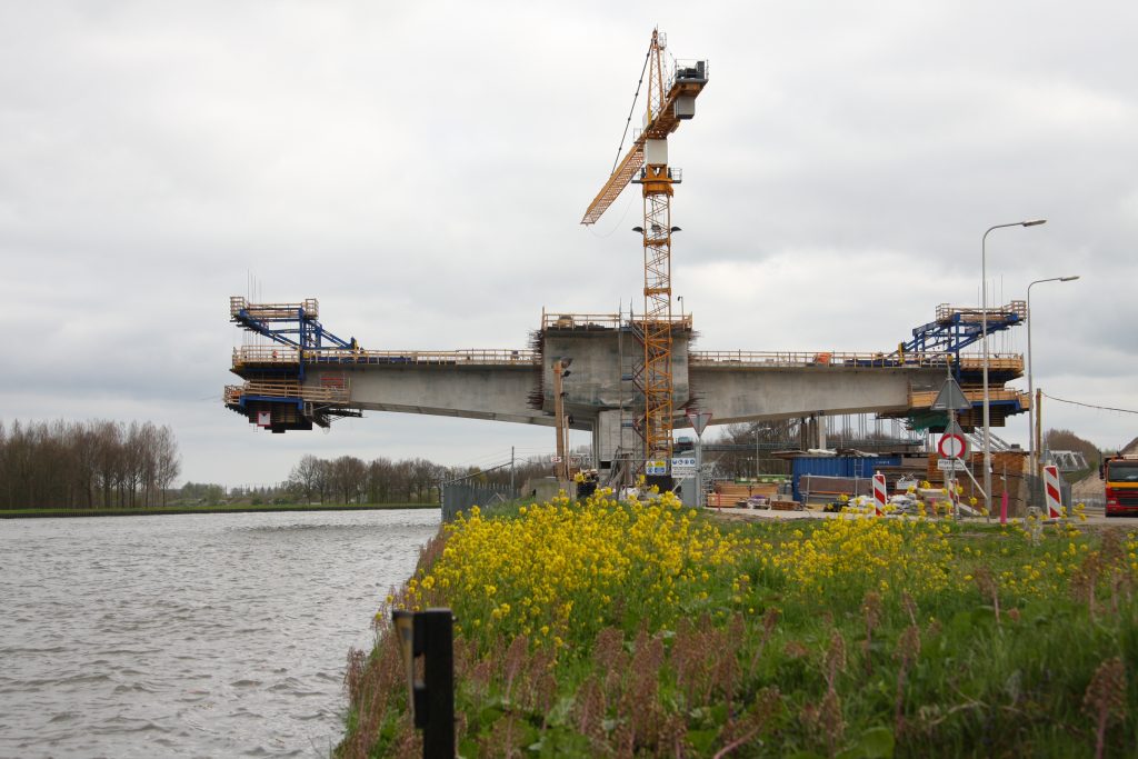 Nieuwe brug A9 Amsterdam-Rijnkanaal