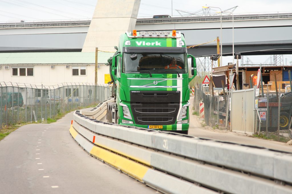 Nieuwe brug A9 Amsterdam-Rijnkanaal