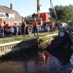 Chauffeur kraanwagen reddende engel