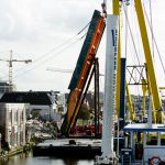 Nieuwe poging inhijsen brug Alphen