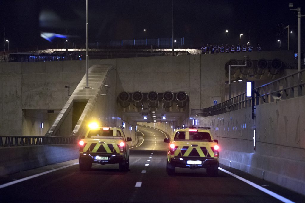 Schultz neemt Koning Willem-Alexandertunnel in gebruik