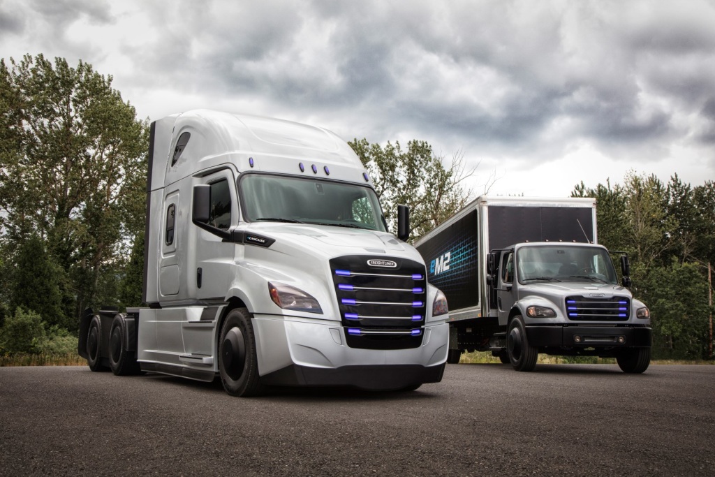 daimler trucks etabliert globale e mobility group und präsentiert zwei