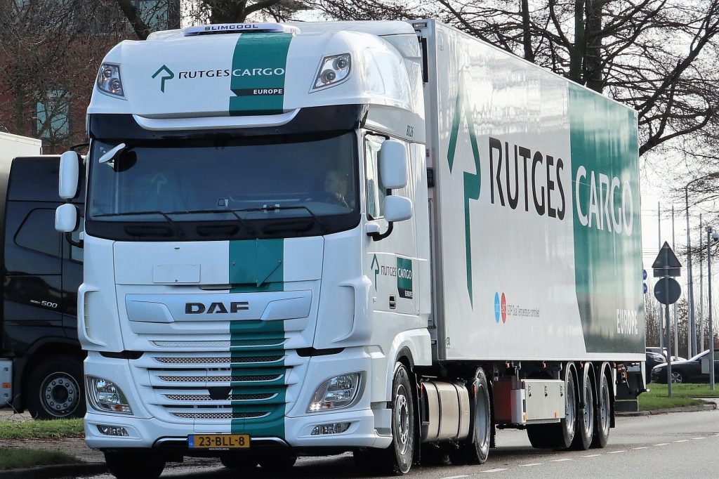 Truckland-levert-eerste-vier-DAF-XF-480-Super-Space-Cab-trekkers-aan-Rutges-Cargo-Europe (4)