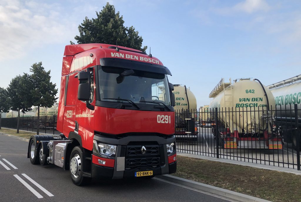 Lichtgewicht Renault Trucks T voor Van den Bosch Transporten_lowres