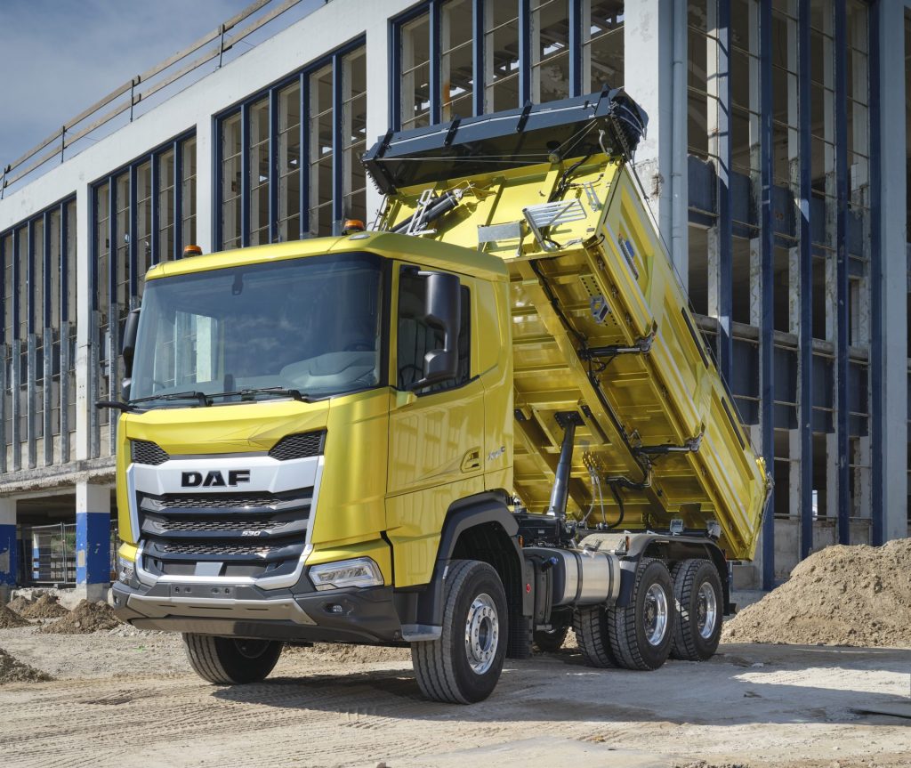 DAF-displays-New-Generation-Construction-vehicles-at-BAUMA-02
