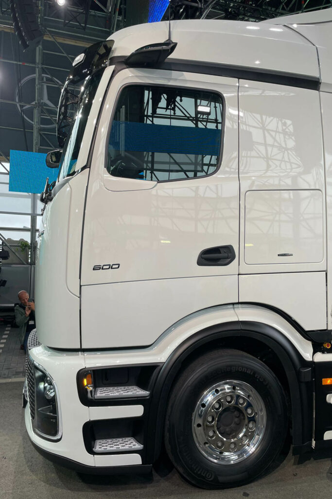 eActros 600 front