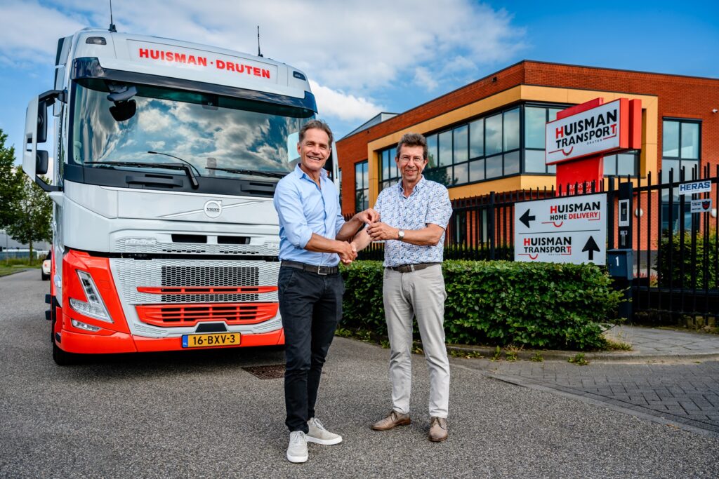 Aflevering Huisman Transport – Bas van Heertum en Harrie Huisman