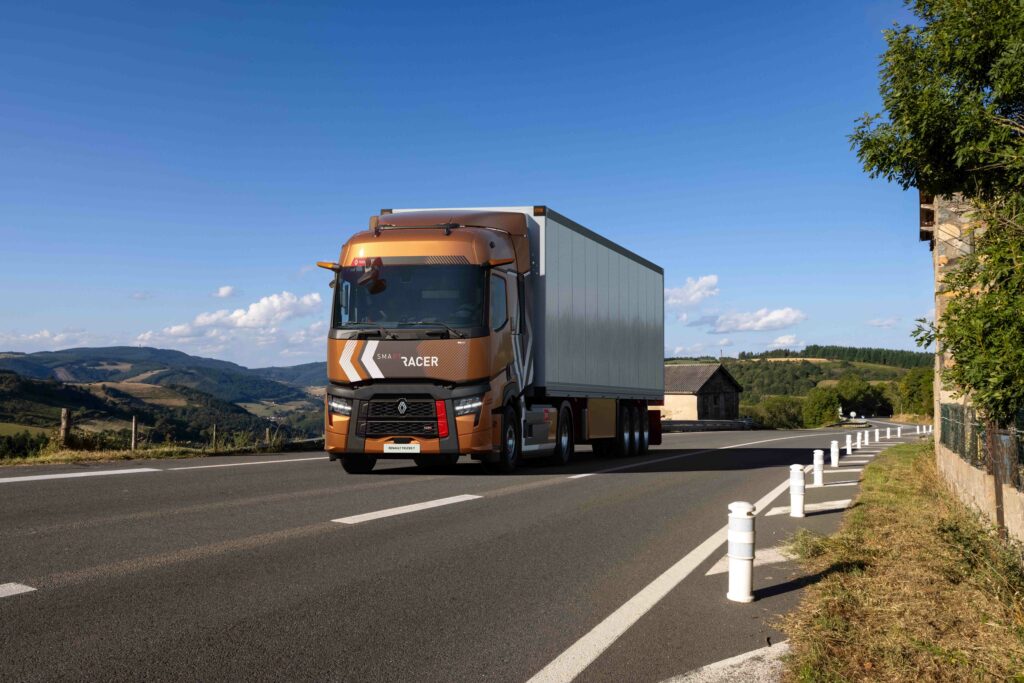 Renault Trucks Model Year 2025 – Smart Racer on the road