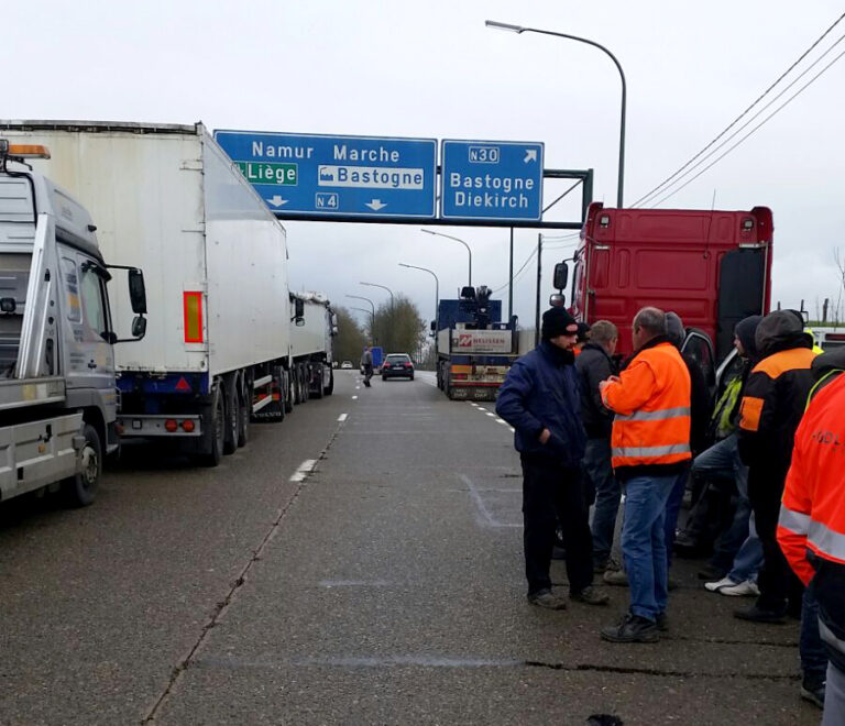 Foto's: NL chauffeurs muurvast in België