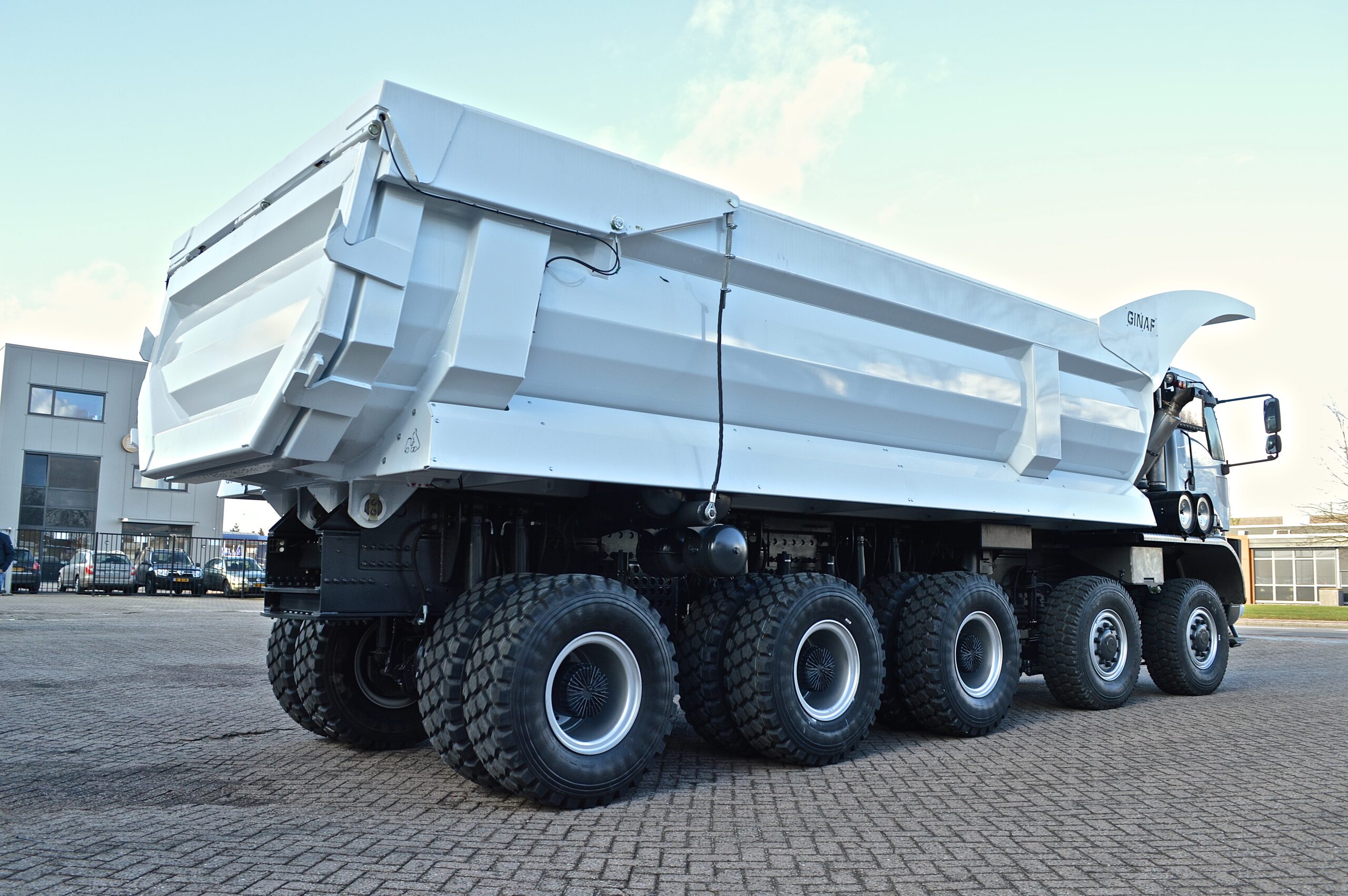 Ginaf onthult 95-tonner