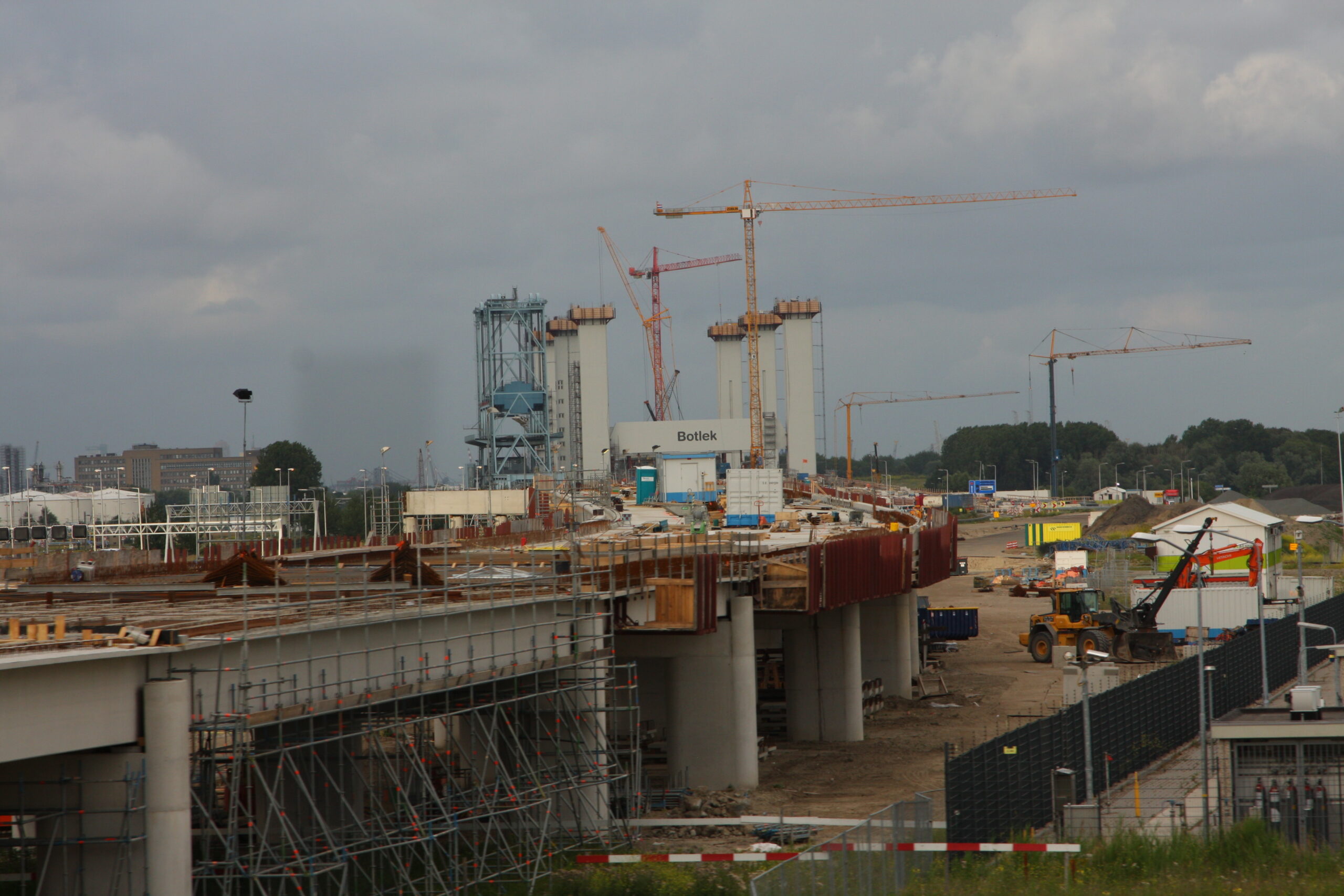 Botlekbrug bereikt hoogste punt