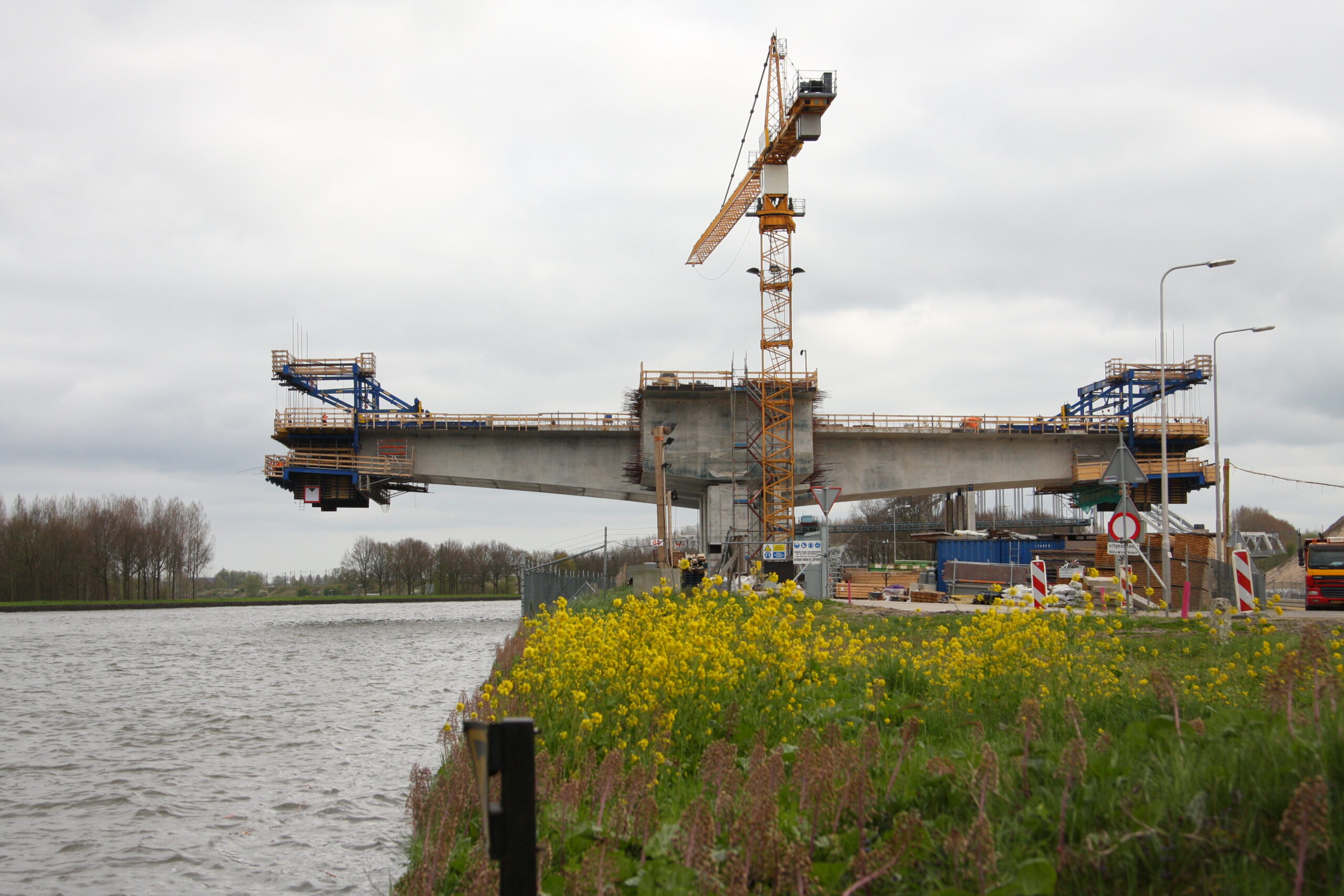 Mooie plaatjes bouw brug A9