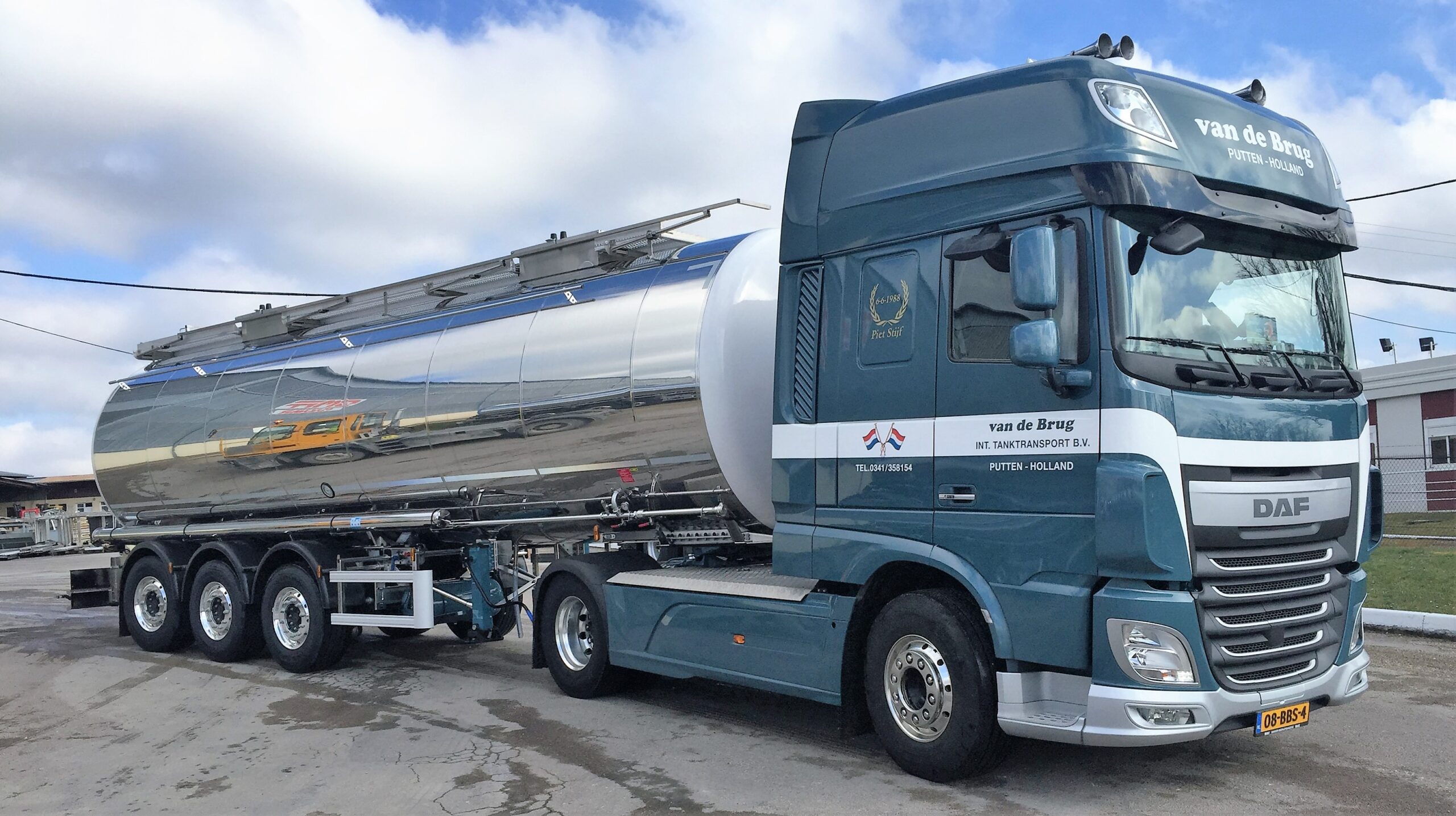 Tankvervoerder Van de Brug rijdt al met Magyar.