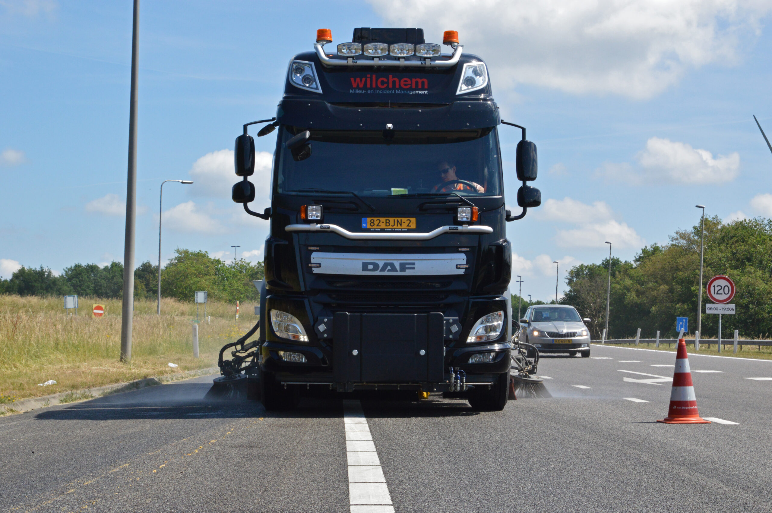 Nieuwe DAF CF Wilchem op snelweg