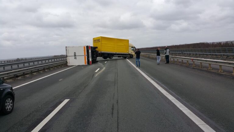 Update: Harde wind hindert vrachtverkeer