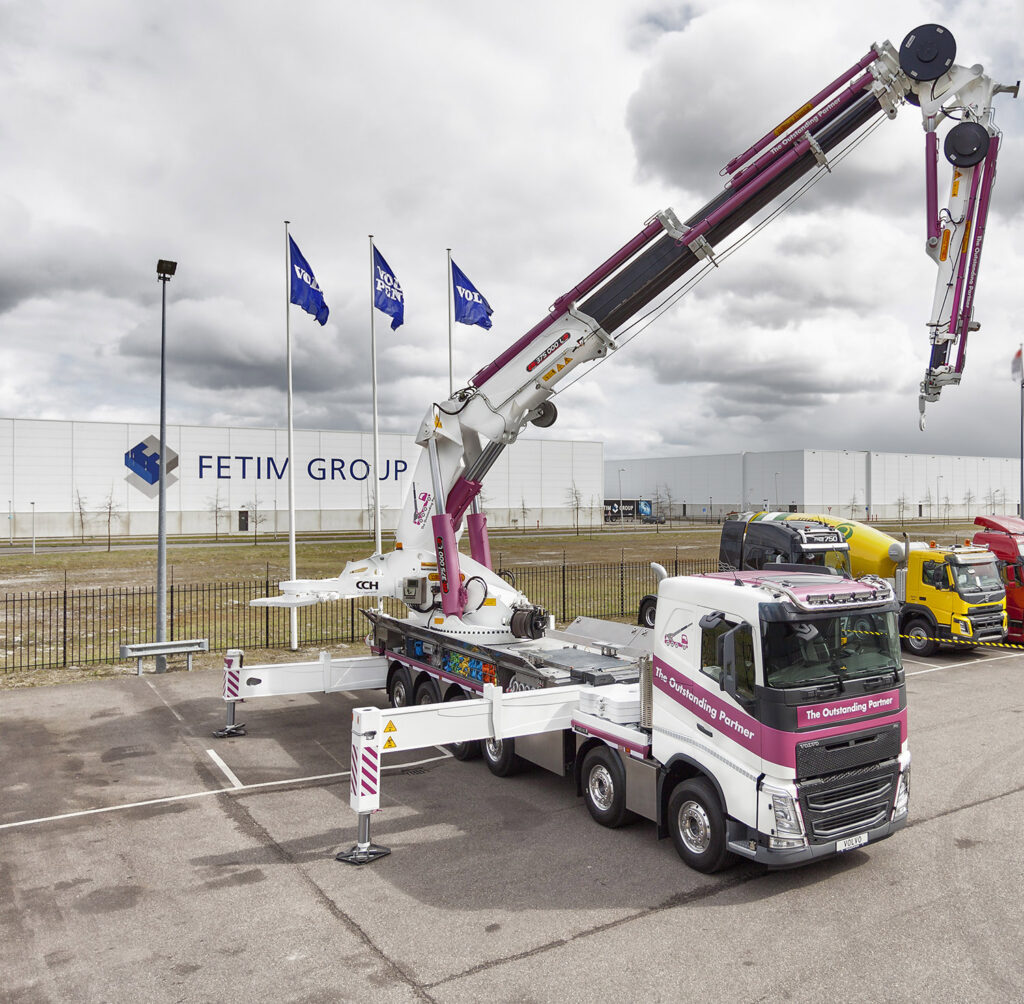 Grootste autolaadkraan van Benelux op Volvo FH 12x4